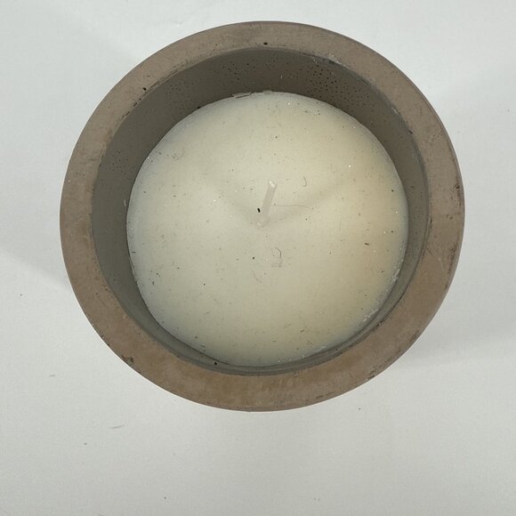 Hearth & Hand with Magnolia Redwood Candle 9.3 Oz concrete container brand New - Picture 4 of 4